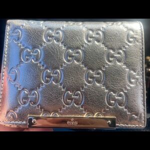 Silver Gucci Guccissima wallet GORGEOUS😍